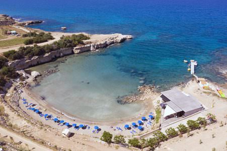 Skoutarospilioi beach
